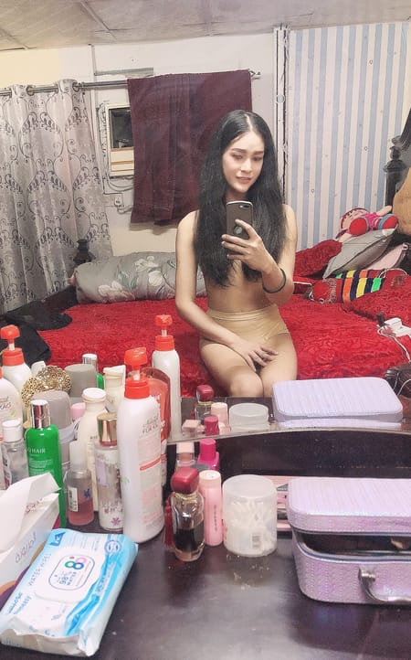 Sexy massage ladyboy Abu Dhabi escort