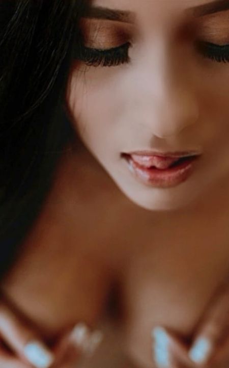 Mel Cascais escort