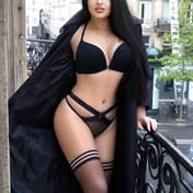 Glory London escort