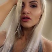 Daisy London escort