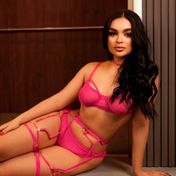 Louise Dubai escort