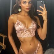 Amelia Dubai escort