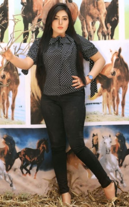 Komal Sindh escort