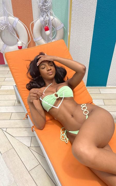 Zoey Dubai escort
