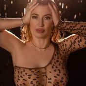 Suzanna Paris escort