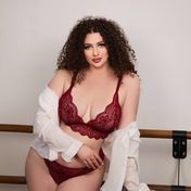 Renata Dubai escort