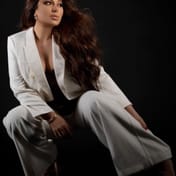 Maya Paris escort