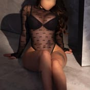 Violet Paris escort