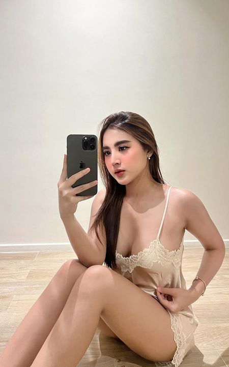Clara Bali escort