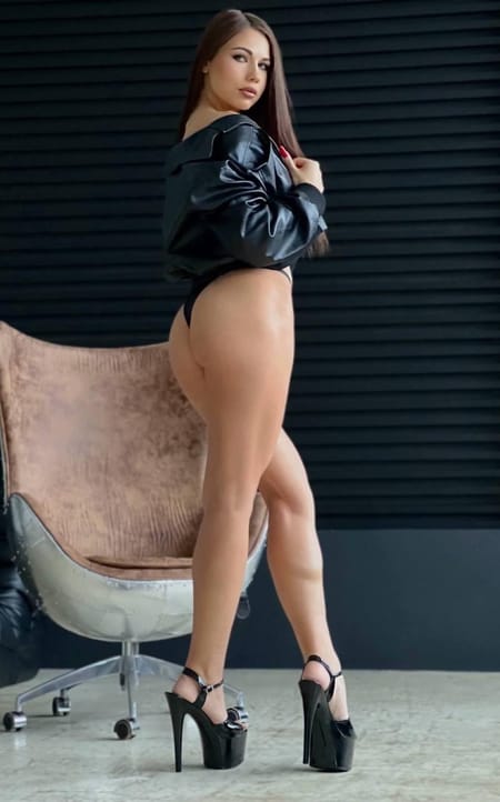 Stella Dubai escort